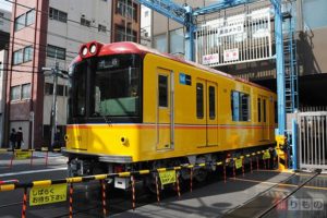 上野検車区にある日本で唯一の地下鉄が通る踏み切り。通常の乗客が乗る営業路線区ではないが、公開されているので、いつでも見ることのできる踏み切り。
